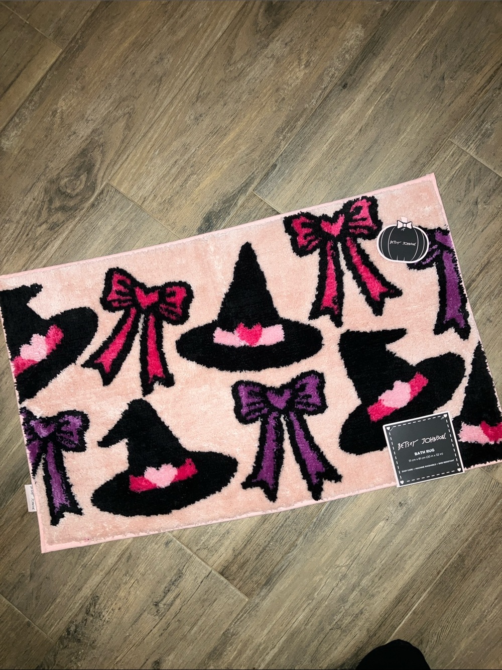 🎀Betsey Johnson 🩷SO CUTE🩷 plush bath rug bows witches’ hats Halloween rug NWT